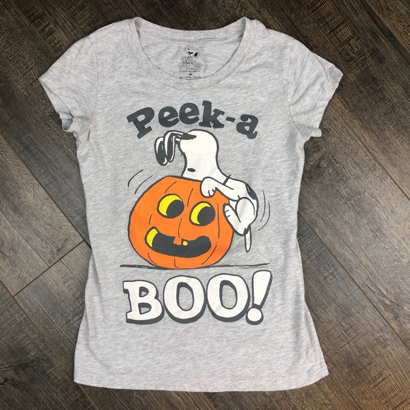 Peanuts Tops - Peanuts Snoopy Halloween - Gray Tee (Medium) Peanuts Tops - Peanuts Snoopy Halloween - Gray Tee (Medium)